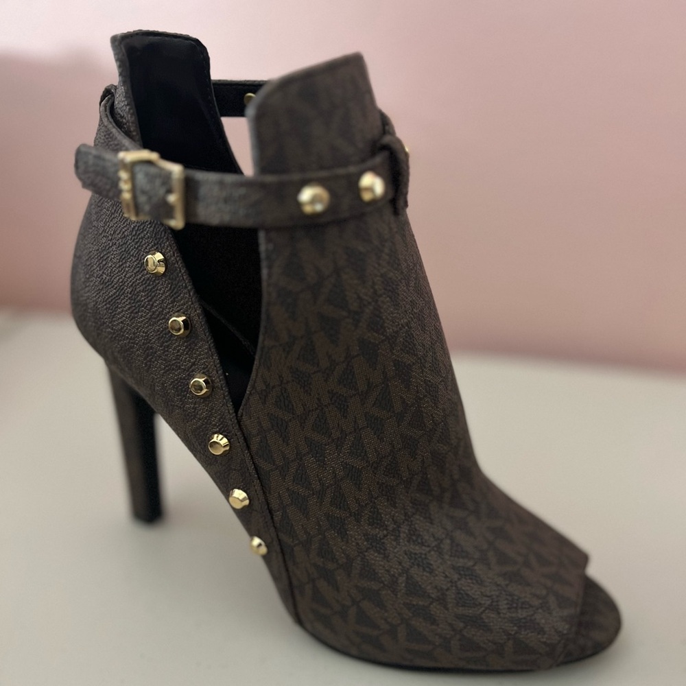 Michael Kors Lawson Logo Open Toe Studded ✨brand new✨ No box